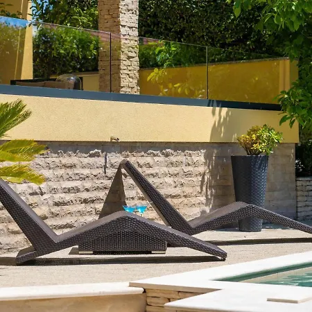 Exquisite With Private Pool In فيلة زادار