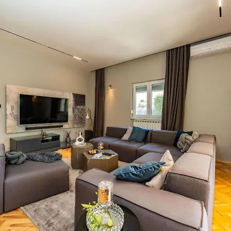 فيلة Exquisite With Private Pool In