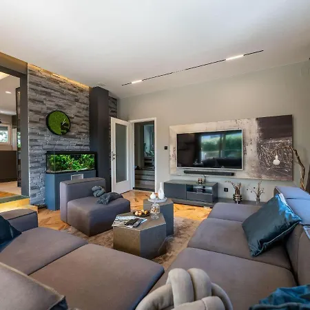 فيلة Exquisite With Private Pool In *