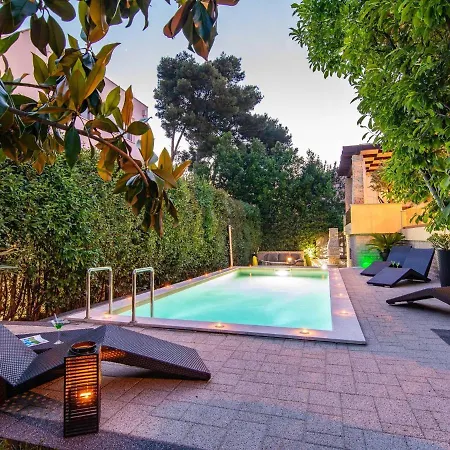 فيلة Exquisite With Private Pool In