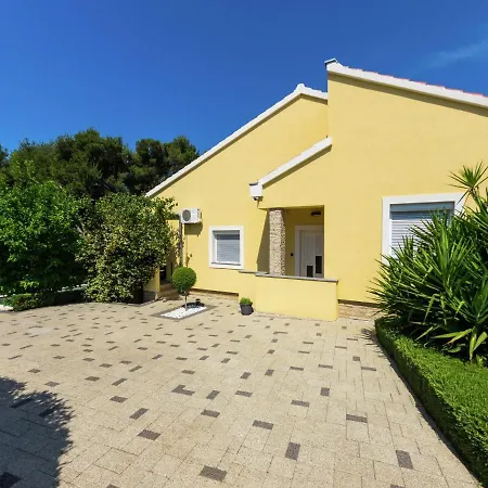 فيلة Exquisite With Private Pool In