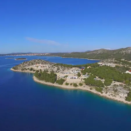 Exquisite With Private Pool In زادار